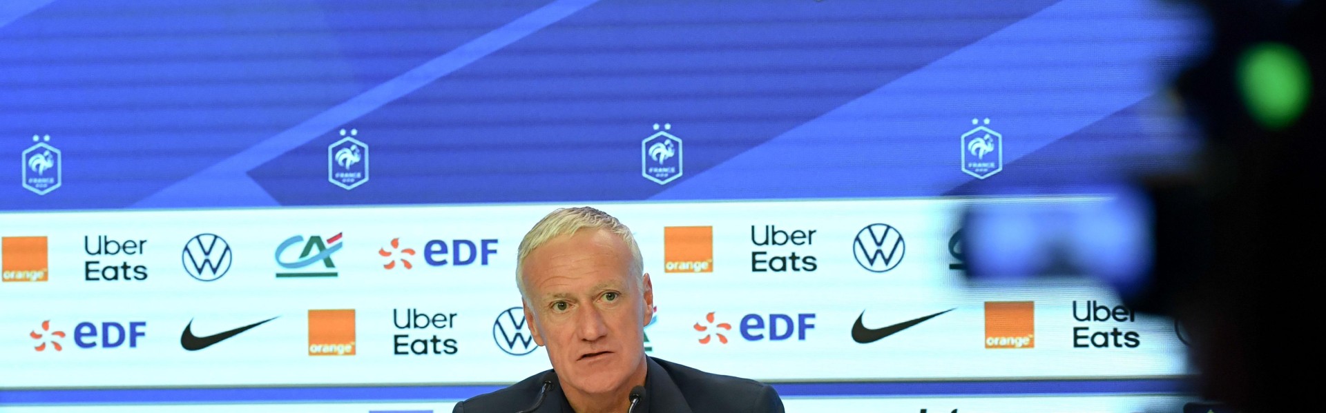 复出又伤退！德尚谈登贝莱：他是确定能登场的，否则我不会让他上